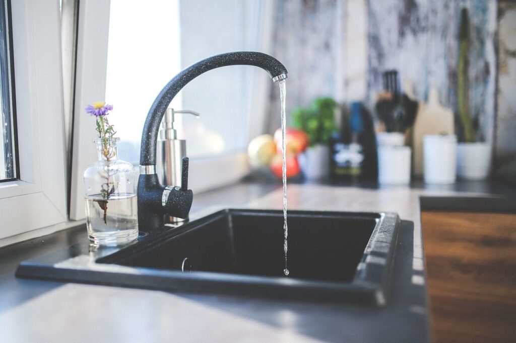 How to clean black faucets and sinks